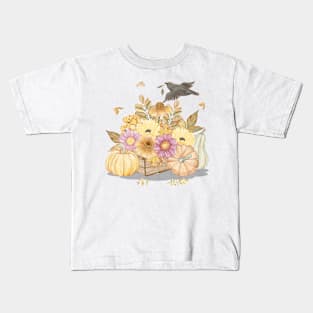 Bird carrying branches Kids T-Shirt